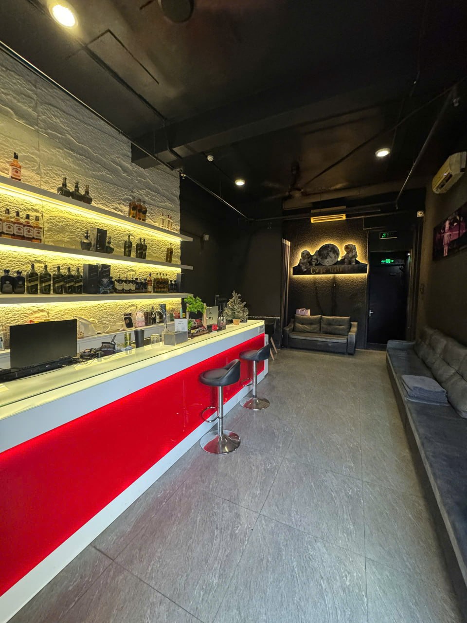 THE RED bar and reception